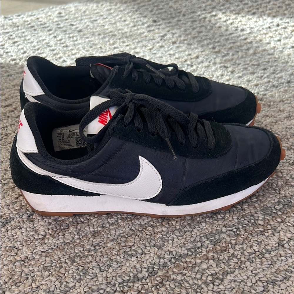 Nike Daybreak Black and White Women’s Shoes